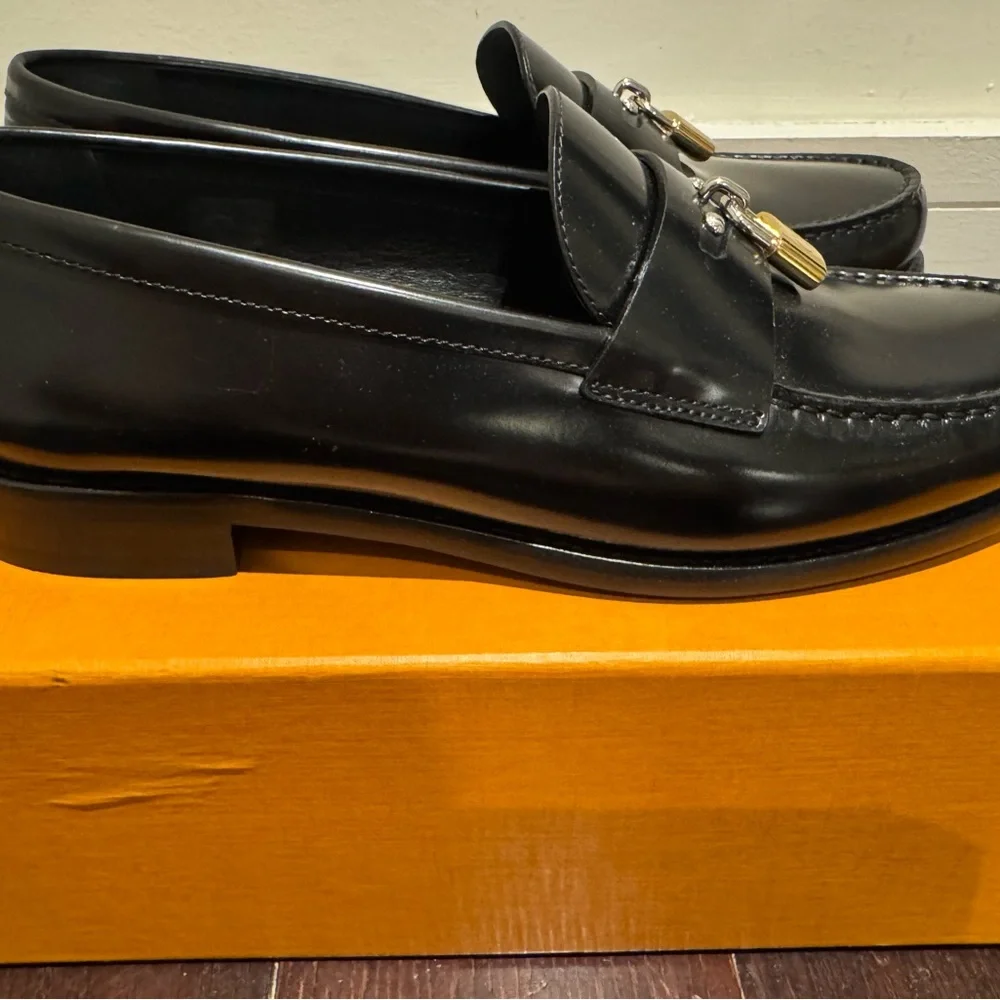 Louis Vuitton Black Leather Padlock
Loafers Women IT 41 US 11 LV Lock
Flats - Picture 2 of 11